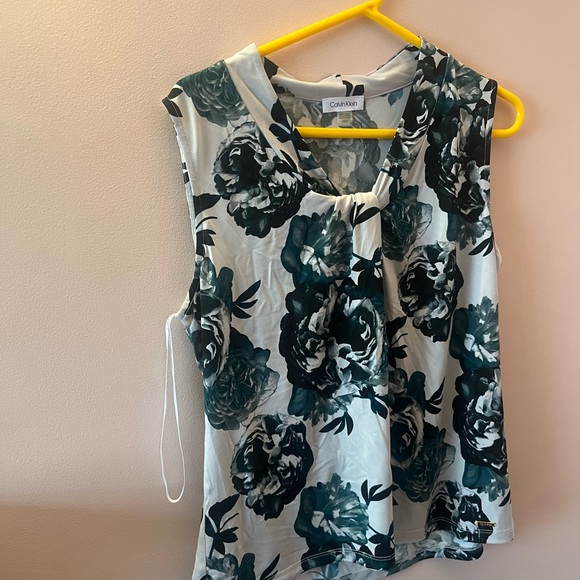 Calvin Klein Flowery tank top size Large Good used condition - Picture 7 of 7